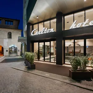 4* מלון Carlton
